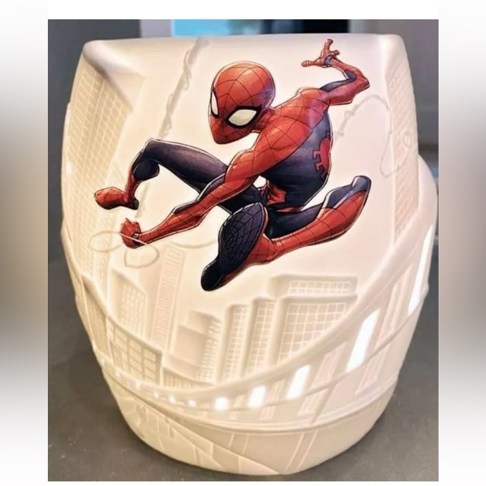 Scentsy Wax Warmer Marvel Spiderman out RARE Spider-man White RETIRED